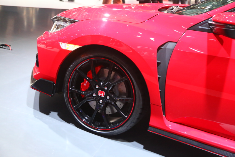 Illustration for article titled The 2018 Honda Civic Type R Is Ridiculous In All The Right Ways